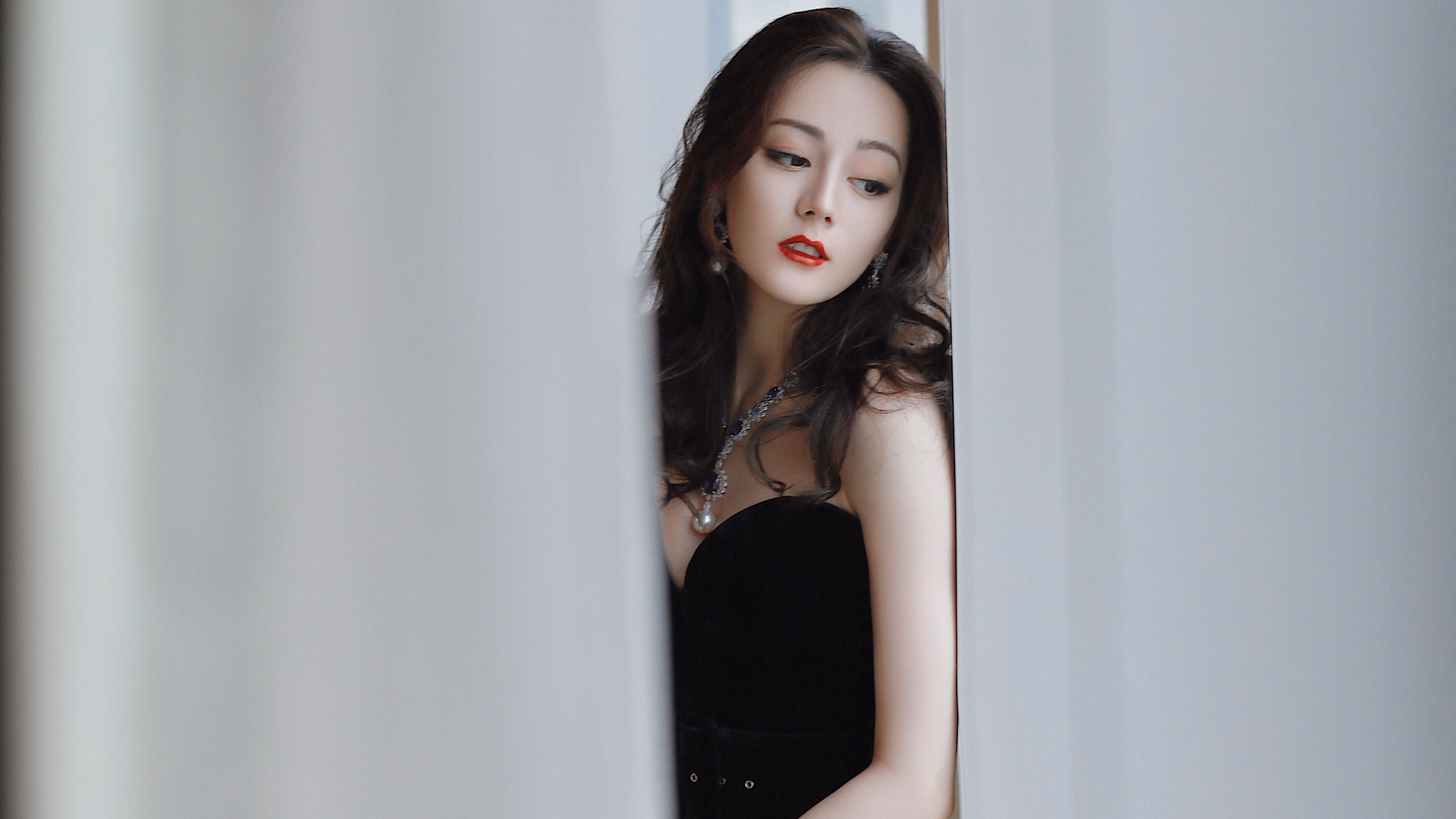 开云体育中国-迪巴拉跨国献艺，制胜表现助波兰击败突尼斯